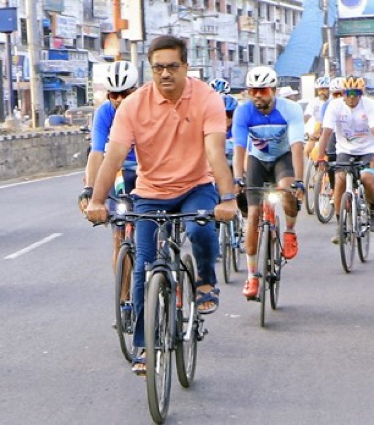 சைக்கிளில் வலம் வந்த வேலூர் கலெக்டர்!