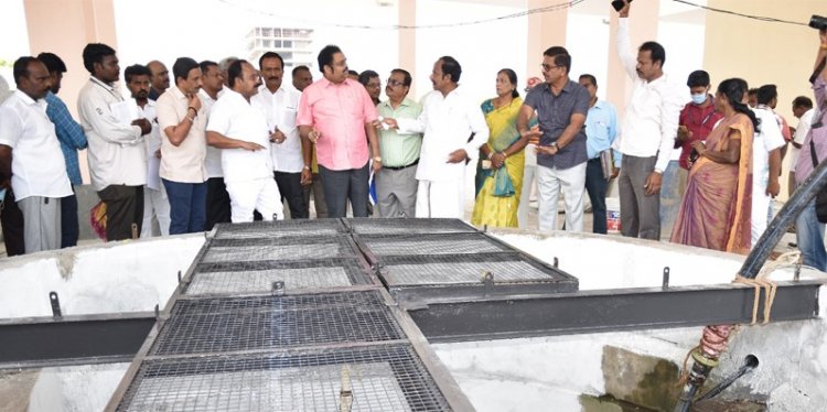 முதல்வருக்காக தயாராகும் வேலூர் பஸ்ஸ்டேண்ட்! மனுக்களை பெற்ற அணைக்கட்டு எம் .எல் .ஏ.!