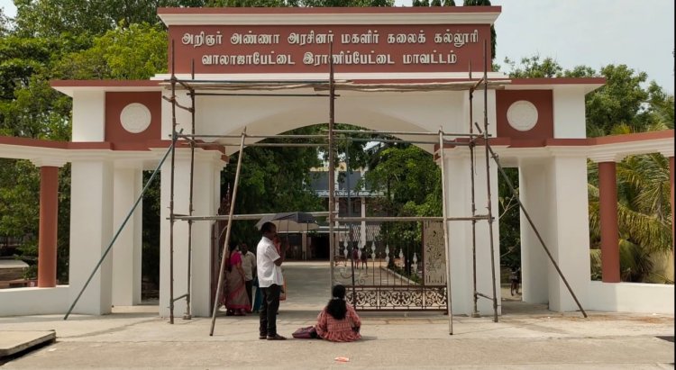 குழந்தையுடன் வந்த மாணவியை தேர்வெழுத அனுமதிக்கவில்லை!தர்ணா பரபரப்பு!
