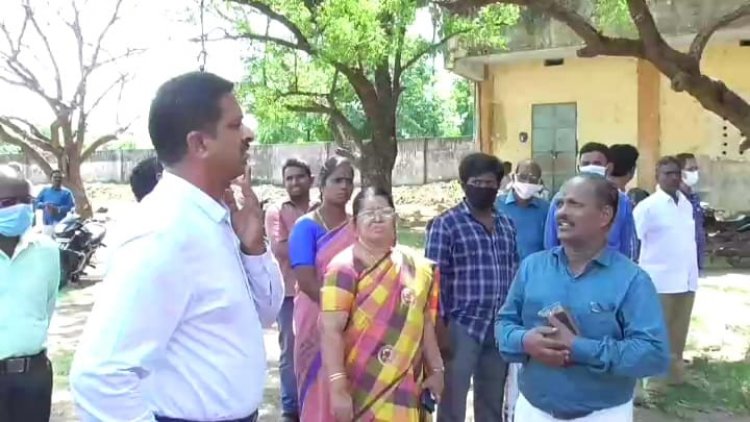 தலைமுடியை கூட வெட்டவில்லை?கடிந்துகொண்ட கலெக்டர்!!