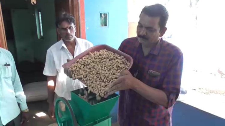 18 ஆயிரத்தில் விதைக் கடலை இயந்திரம்:- விவசாயி சாதனை!