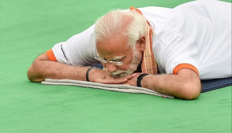 மைசூரு அரண்மனை வளாகத்தில் பிரதமர் மோடி யோகா!