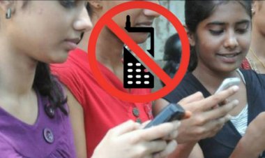 மாணவர்கள் செல்போன் பயன்படுத்த தடை! கல்வி அலுவலர் அதிரடி!!