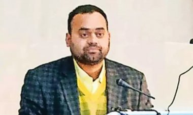 இவர் தாங்க பேராசிரியர்! இங்கும் இருக்கே புடுங்கி திண்ணிகள்!!