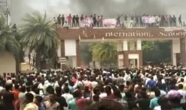 வாட்ஸ் அப் குழு அமைத்து கலவரம் செய்த இளைஞர்கள்! பேருந்துகள் எரிப்பு!ஐ.பி.எஸ்.அதிகாரிகள் மீது கல்வீச்சு!