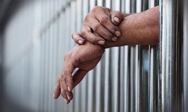 போலிசாரை தாக்கிய இருவருக்கு சிறை!