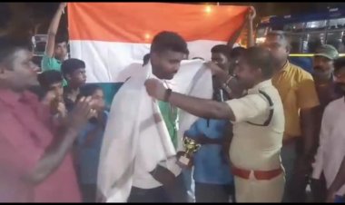 சிலம்பத்தில் தங்கம் வென்றவரை கிராம மக்கள் வரவேற்றனர்! டி.எஸ்.பி.செய்த மரியாதை-அதிகாரிகள்?!