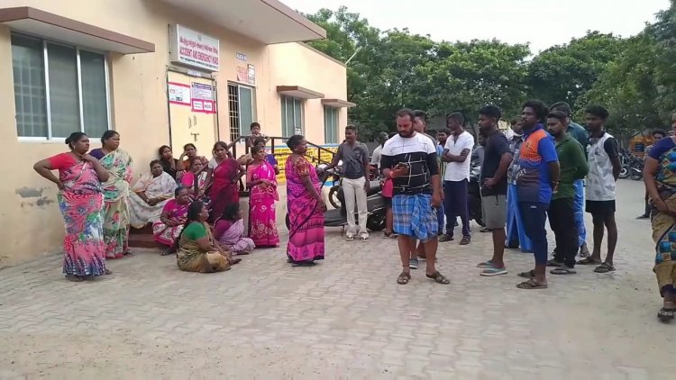 அரசு மருத்துவமனையில் செல்போன் பேசிக்கொண்டே பிரசவம் பார்த்த நர்சு:- பெண் பலி!