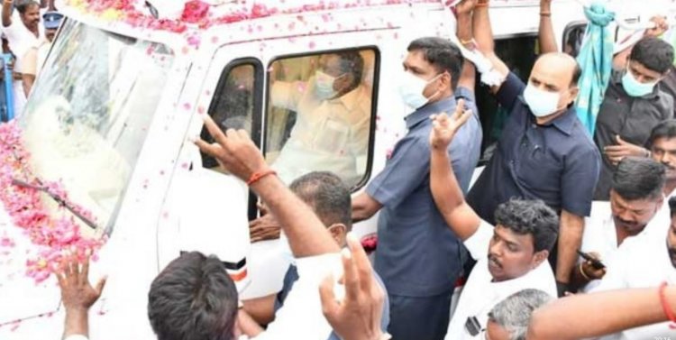 யார் இந்த பழனிச்சாமி- எப்படியெல்லாம் இந்த பதவியை பிடி(பறி)த்தார்!எம்.ஜி.ஆர் மற்றும் அம்மா ஆகிய கேடயங்களை ஓரம் வைத்து விடக்கூடாது!