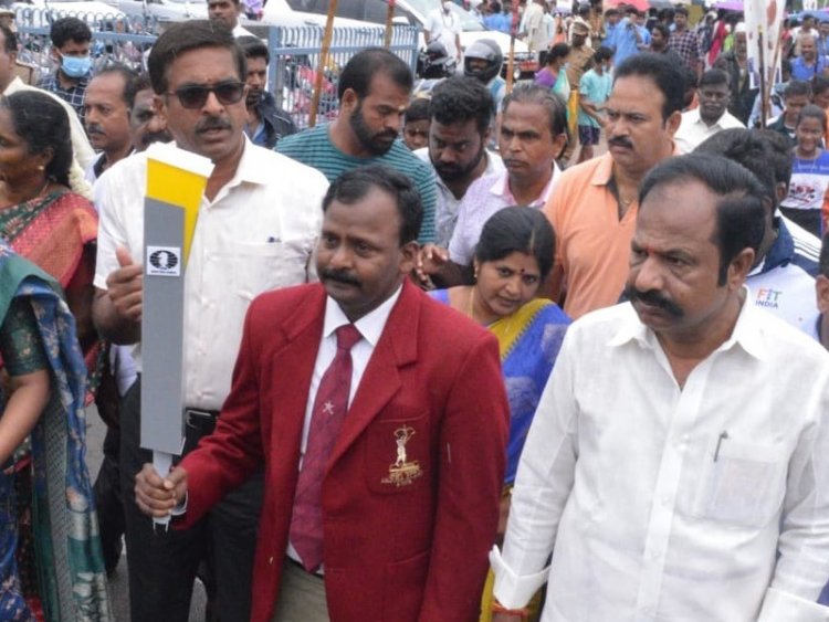 கொட்டும் மழையில் ஒலிம்பியாட் விழிப்புனர்வு! ஆர்வத்துடன் ரசித்த ஆட்சியர்!!