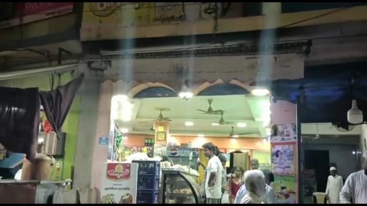 ஆம்பூர் ரொட்டியில் கரப்பான் பூச்சி ஸ்பெஷல்!