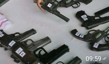 அள்ள அள்ள கைத்துப்பாக்கிகள்:- கடத்தல் கும்பல் கண்டுபிடிப்பு!