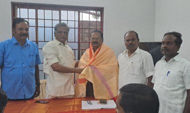 தலைமை ஆசிரியரை வாழ்த்திய இரா.முத்தரசன்!