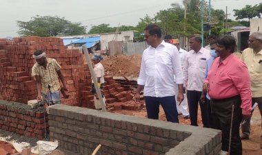 முகாம் வீடுகளை பார்வையிட்ட ஆட்சியர்!