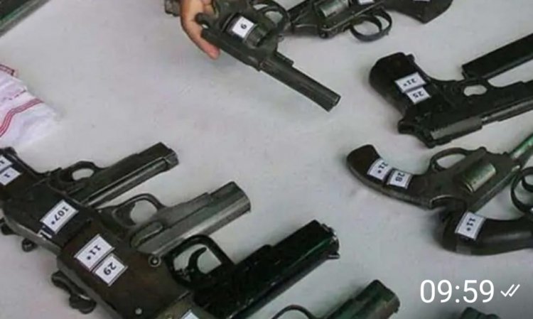 அள்ள அள்ள கைத்துப்பாக்கிகள்:- கடத்தல் கும்பல் கண்டுபிடிப்பு!