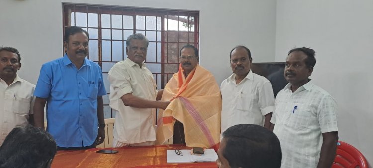 தலைமை ஆசிரியரை வாழ்த்திய இரா.முத்தரசன்!