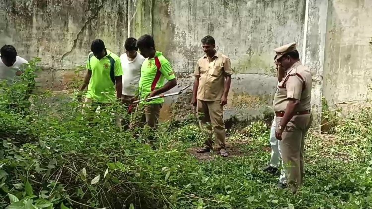 திருப்பத்தூர் சார் ஆட்சியர் அலுவலகத்தில் பாம்பு பண்ணை!