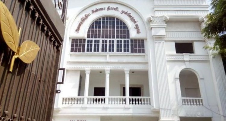 அதிமுக தலைமைகழகத்தின் 113 ஆவணங்கள் ஓபிஎஸ் தரப்பினரிடமிருந்து மீட்பு! சிபிசிஐடி தகவல்!!