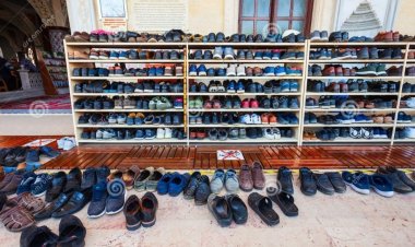 விஐபி செருப்புகளுக்கென பிரஸ் ரிலீஸ்!