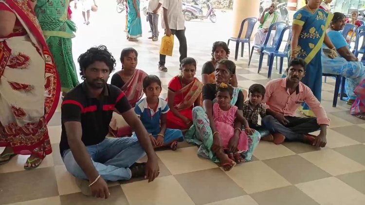 ஆட்சியர் அலுவலகம் முன்பு போலீசாரை கண்டித்து தர்ணா!