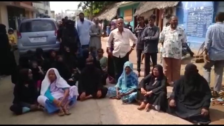 ஆக்கிரமிப்பாளர்களின் அடாவடி மறியல் !