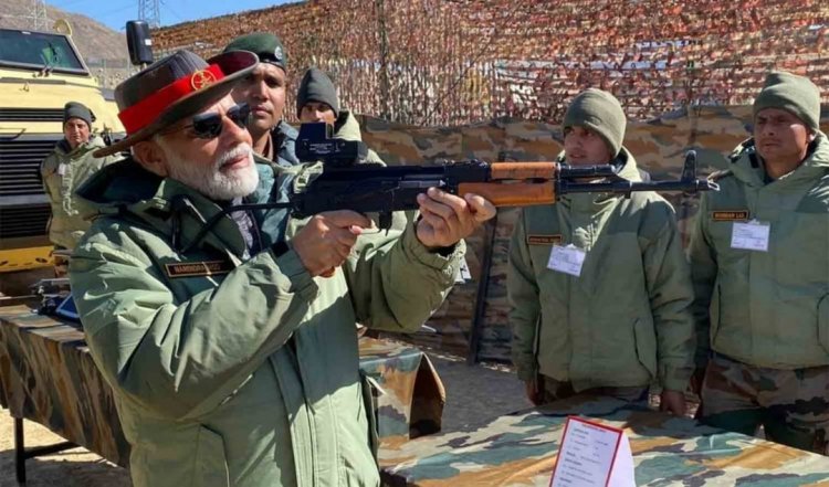 ஆயுதப்படையில் பெண்கள்:- கார்கிலில் துப்பாக்கியுடன் தீபாவளி கொண்டாடிய பிரதமர்!