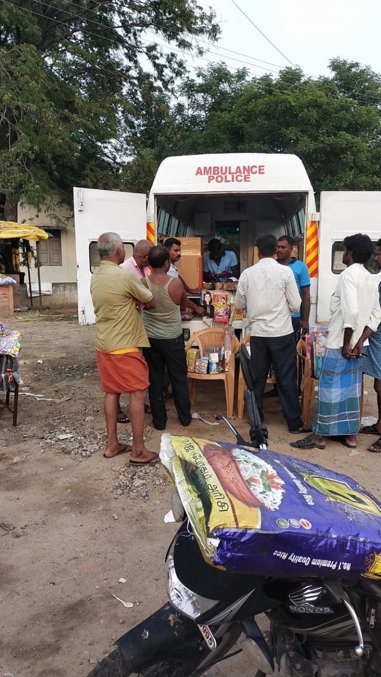 டப்பாசு வாங்கலையோ டப்பாசு:- வீதிகள் கூவி விற்ற போலிசார்!