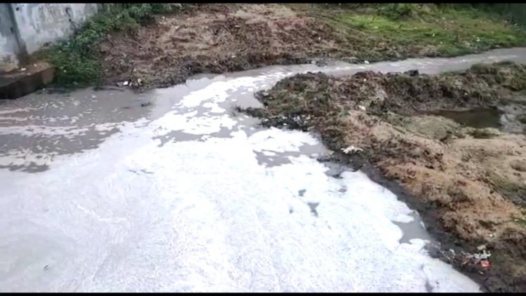 குரோமியக் கழிவுநீரை பொது இடத்தில் அவிழ்த்துவிடும் தோல் தொழிற்சாலைகள்!