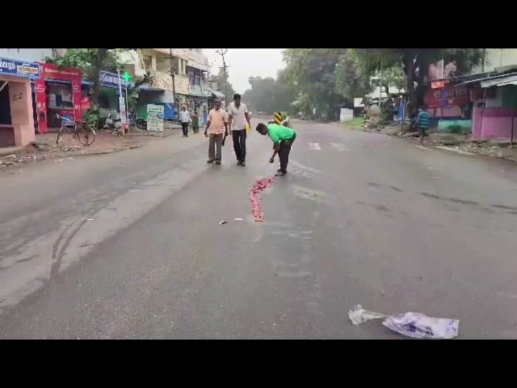 நளினி தங்கும் வீட்டருகே பட்டாசு!தமிழ் அமைப்பினர் கூடினர்!!