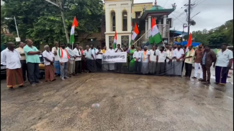 ராஜீவ் கொலையாளிகள் விடுதலையா? காங் கட்சி கறுப்பு துணிகட்டி ஆர்பாட்டாம்!