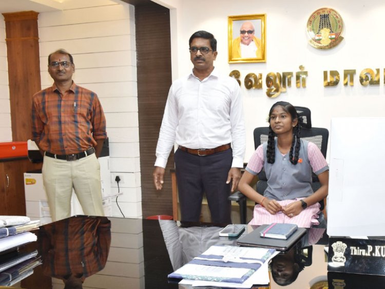 மாணவியை தம் இருக்கையில் அமரவைத்த வேலூர் ஆட்சியர்!