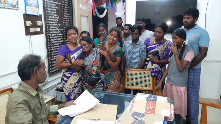 அயல்நாட்டில் இறந்த கணவரை மீட்டு தாங்க! ஆட்சியர் அலுவலகத்தில் கண்ணீர்