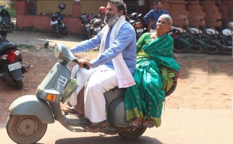 எம்.ஜி.ஆர்.போல் தாய் பாசம்! 61-ஆயிரம் கி.மீ. ஸ்கூட்டரில் பயணம்!