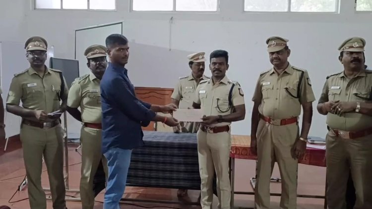 நன்றாக புலனாய்வு செய்தமைக்காக எஸ்.பி.யால் கவுரவிக்கப்பட்ட போலிசார்!
