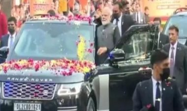 “கட்சி நிகழ்ச்சிக்கு ரோடு ஷோ” காட்டிய மோடி!