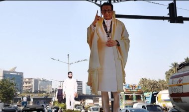 மும்பை போஸ்டர் போர்!