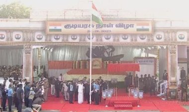 ஆளுநர் கொடியேற்றினார்! முதல்வர் பரிசுகளை வழங்கினார்!