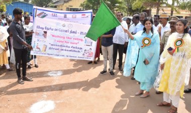 ஜனநாயக கடமையாற்ற அழைக்கிறார் ஆட்சியர் காயத்ரி!