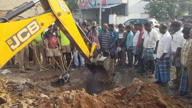 பசு மாட்டினை உயிருடன் மீட்ட தீயணைப்பு வீரர்களுக்கு மக்கள் பாராட்டு!