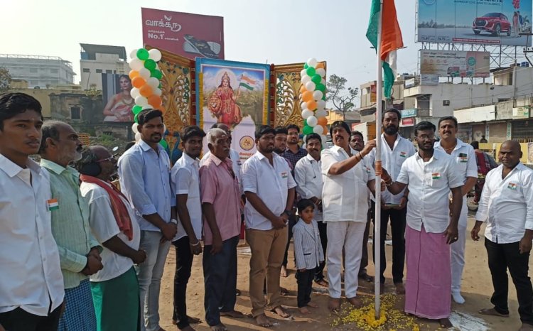 தேசபக்தி இளைஞர் மன்றம் சார்பில் கொடியேற்றிய அப்புபால் பாலாஜி!