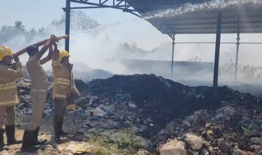 குடியாத்தம் குப்பைகளுக்கு தீ வைத்த நகராட்சி! அணைக்க பாடுபடும் தீயணைப்பு துறை!