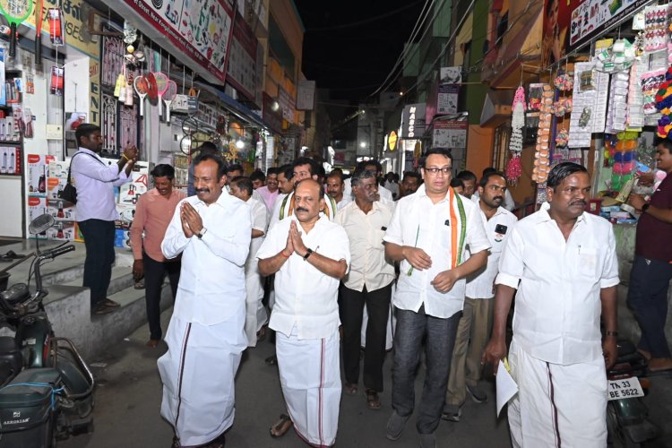 ஈரோடு இடைத்தேர்தலில் பணப்பட்டுவாடா புகார்! டிஜிபி- ஆட்சியரிடம் விளக்கம்!
