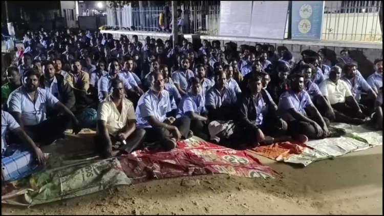 தொழிலாளர் சாவுக்கு மேலதிகாரிகள் காரணம்! போராட்ட்டம் தர்ணா!!