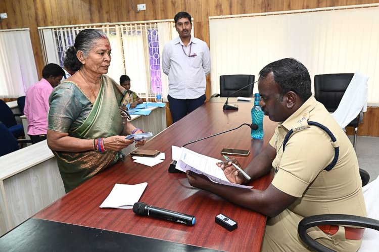 பொதுமக்கள் குறைகளை கேட்டறிந்த S.P.க்கள்!