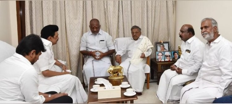 "இளைய தளபதி".....! கொடநாடு கேசுல எடப்பாடியை விசாரியுங்க! ஓ.பி.எஸ்.ஆதரவாளர்கள் கோஷம்!