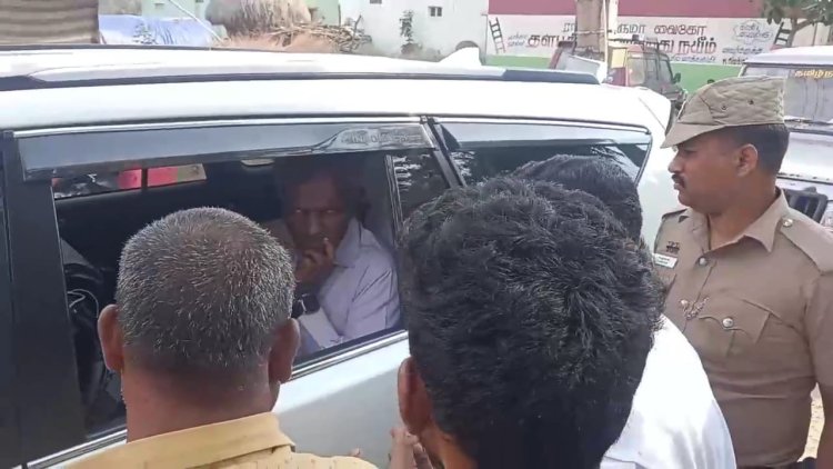 தரமற்று போடப்பட்ட பேவர் பிளாக் சாலை! கலெக்டர் வாகனத்தை முற்றுகையிட்ட மக்கள்!