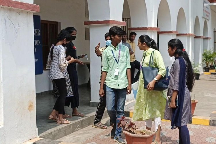 வேலை வாங்கி தருவதாக மோசடி செய்த இளம் பெண்! போலிசிடம் பிடித்துக் கொடுக்கப்பட்டார்!
