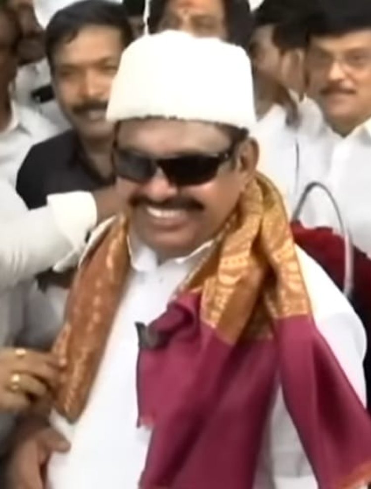 அதிமுக பொது செயலாளரானார் எடப்பாடி பழனிச்சாமி! எம்.ஜி.ஆர்.போல் வேடம்! ஓ.பி.எஸ். தரப்புக்கு சாதகமாக இரண்டு பாயிண்ட்!