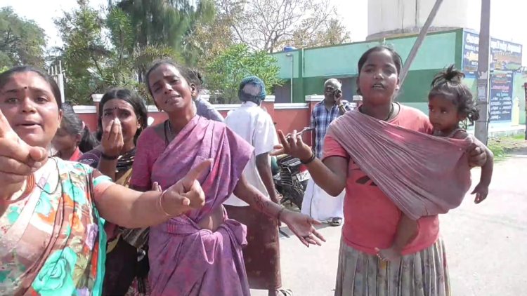 பிளேடால் கையை அறுத்துக்கொண்டு நியாயம் கேட்ட நரிக்குறவர்கள்!
