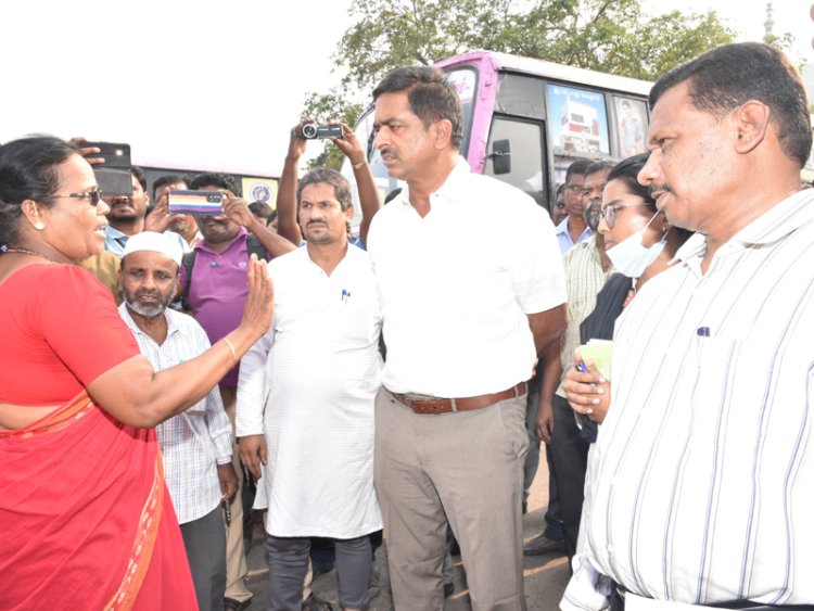 அரசு பேருந்துகள் சரியான நேரத்திற்கு வருவதில்லை! சரி செய்வதாக ஆட்சியர் உறுதி!